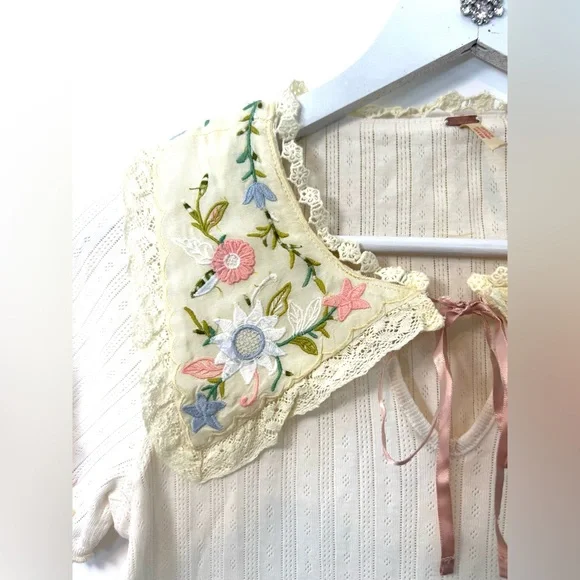 Free People Cream top with hankie with Floral Embroidery sz S - Picture 6 of 9